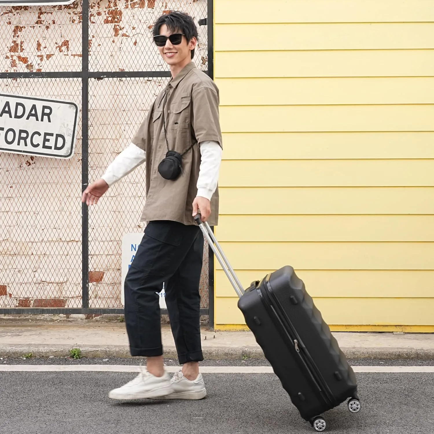 2-Piece Luggage Set and Friction-Resistant in black- Includes 20"& 28" Spinner Suitcases