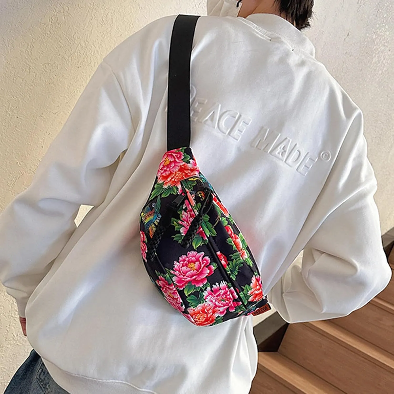 eYLun Women Fanny Pack Crossbody Bag Adjustable Casual Waist Bag FashionChest Bag Waist Pack for Travel Walking Running Hiking Black