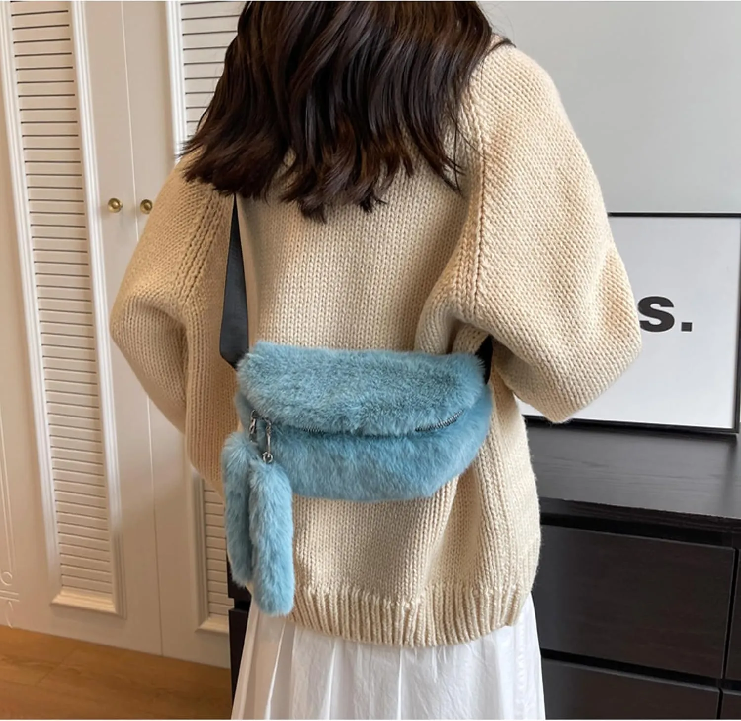 Fuzzy Fanny Pack for Women Faux Fur Belt Bum Bag with Adjustable Strap Waist Pouch Casual Crossbody Purse for Travel