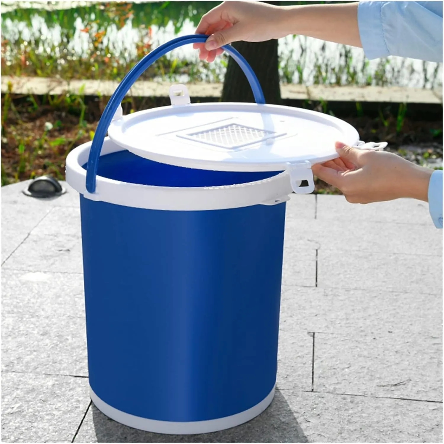 LEIYAN Portable Folding Bucket Collapsible Bucket Camping Water Storage Container,Multifunctional Foldable Water Container for Camping/Hiking/Traveling/Fishing/Car Washing/Gardening