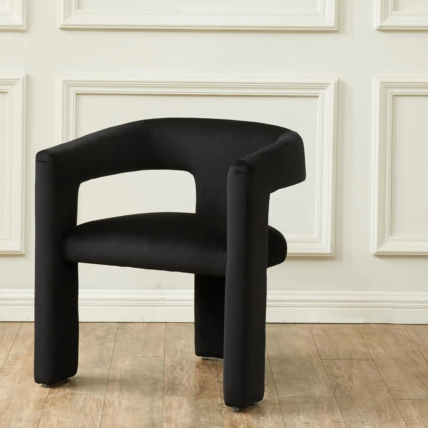 Lilian Morden Barrel Black Accent Chair Velvet Upholstered Barrel Dining Chair with a Curved Backrest and Armrests Accent Chair for Living Room
