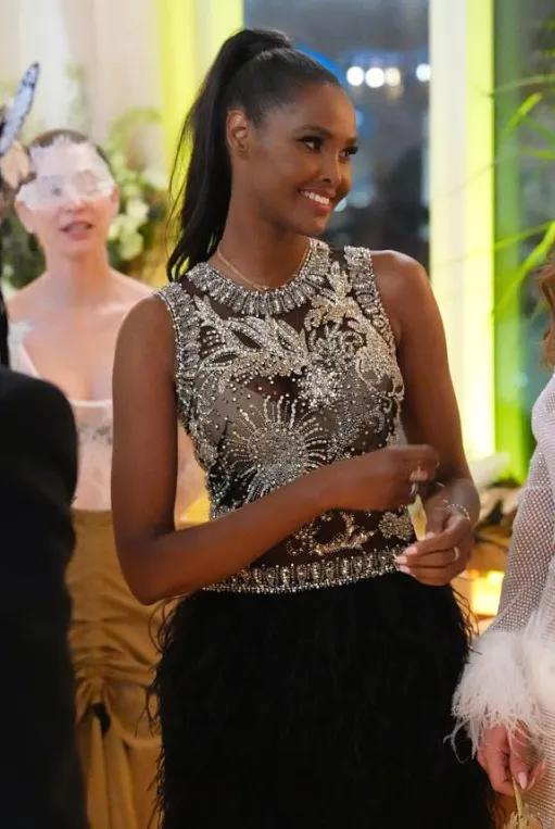 NAEEM KHAN
Crystal Glass And Swarovski Gown
