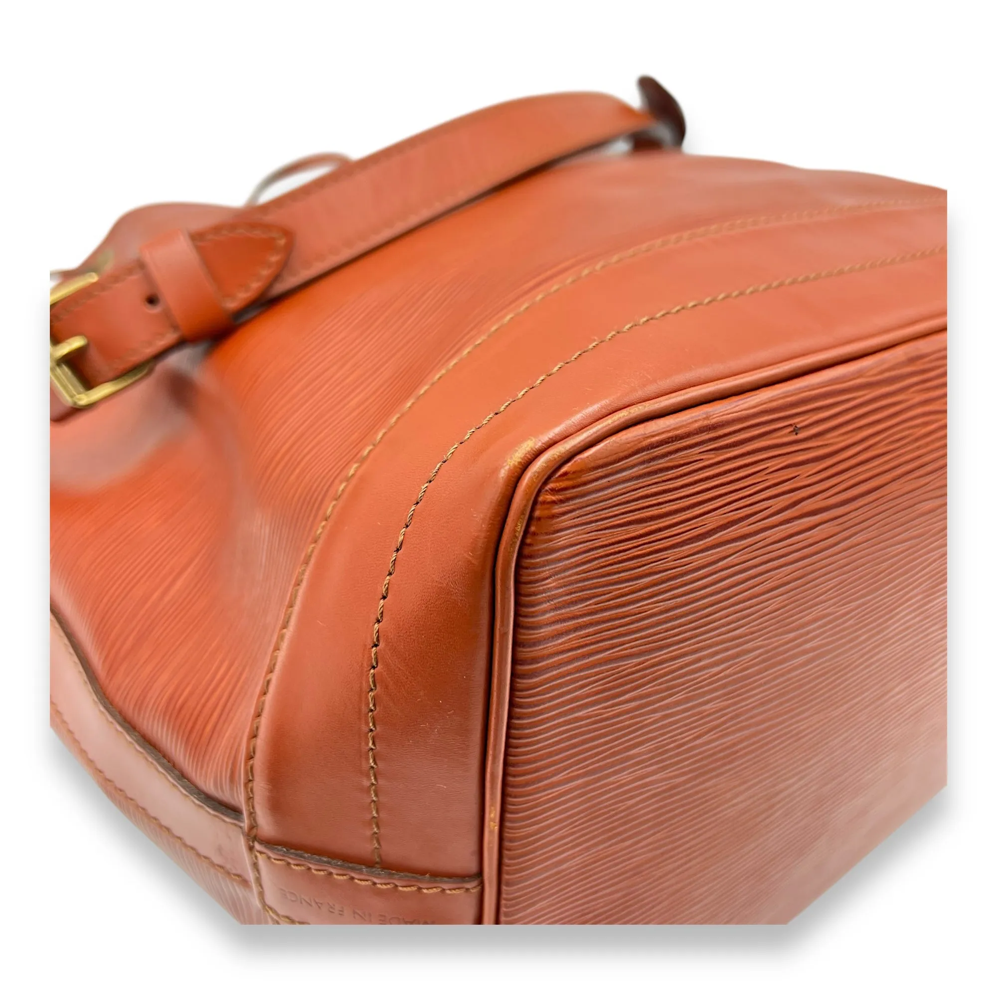 Noe GM Brown Bucket Bag in Epi Leather, Gold hardware