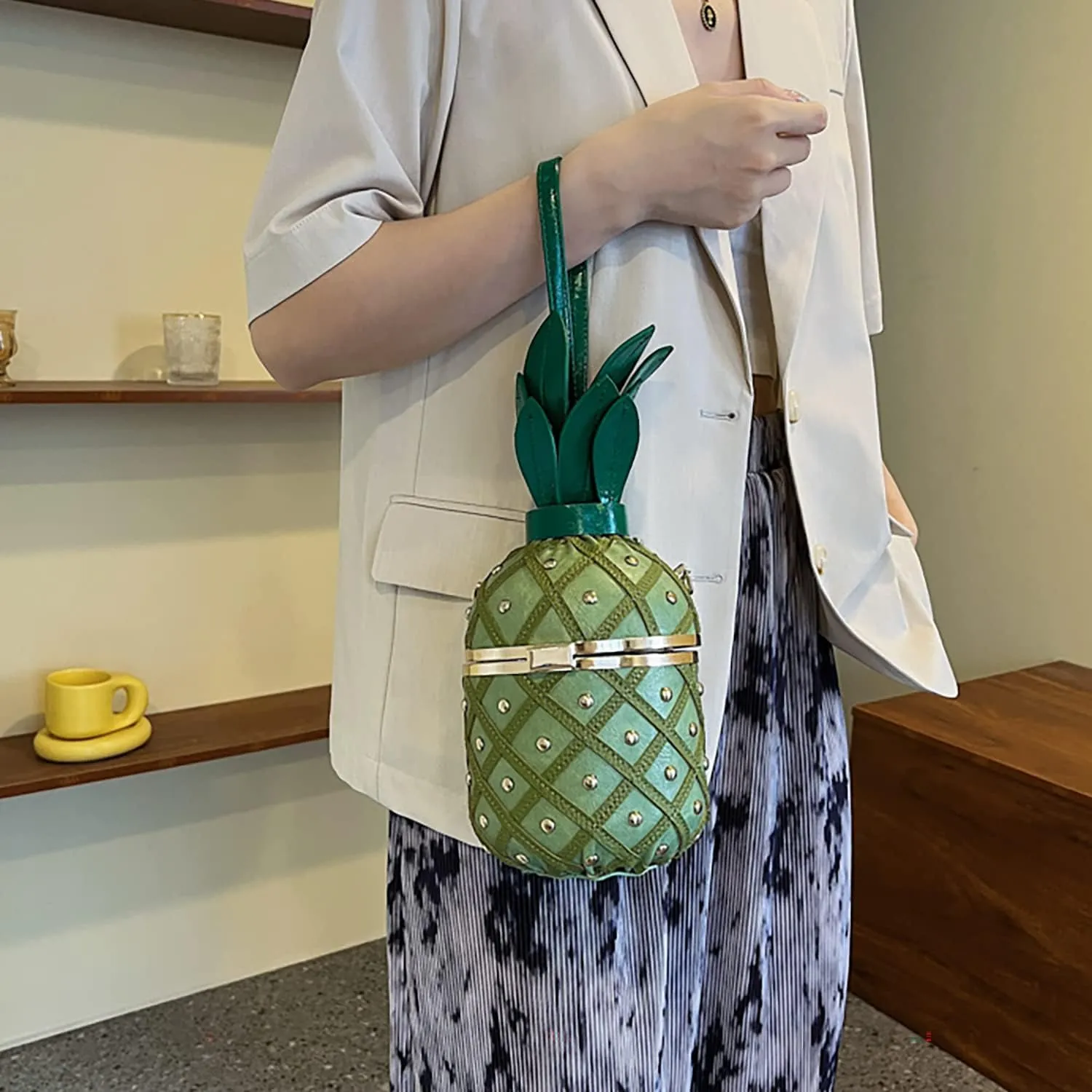 Pineapple Bucket Purse for Women,Trendy Chain Messenger Crossbody Bag with Rivet， Tropical Hawaiian Shoulder Handbag