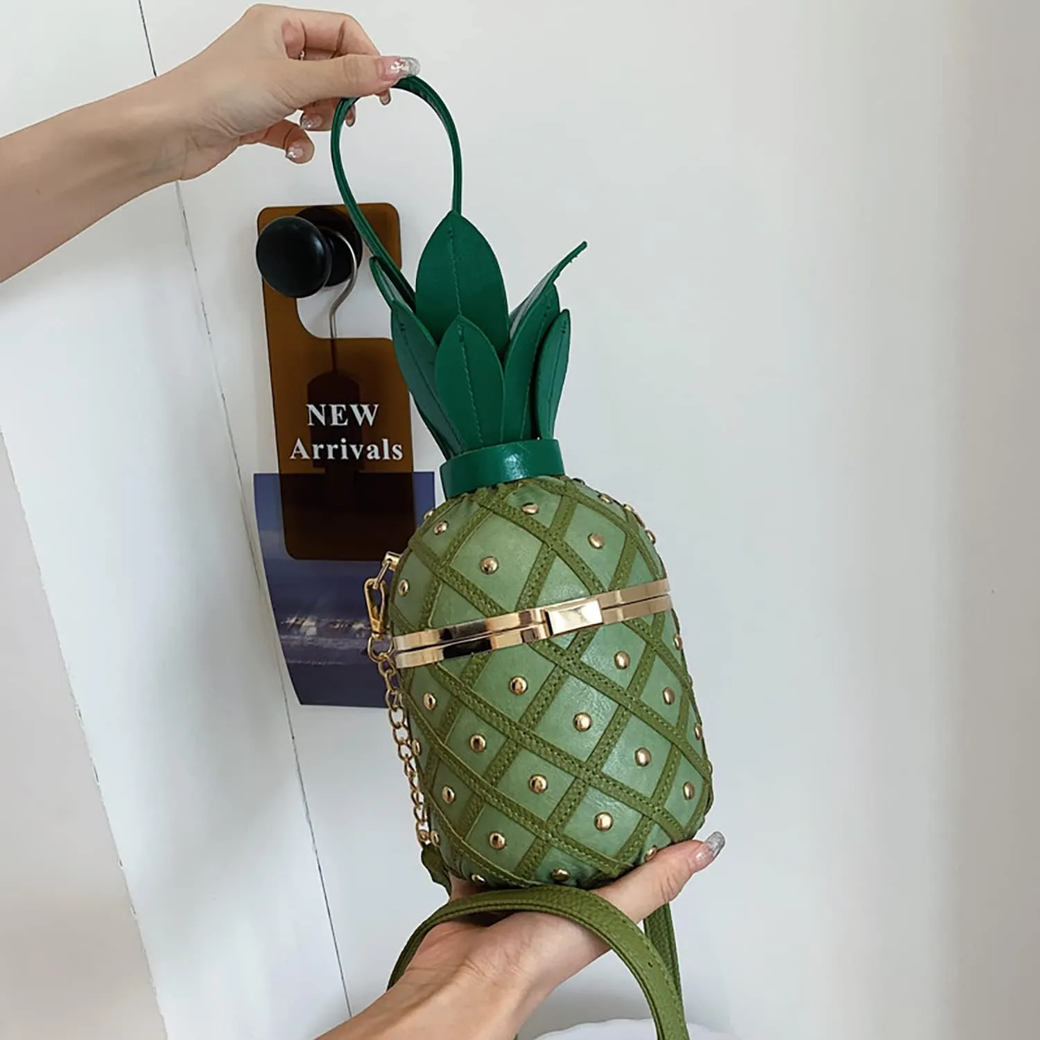 Pineapple Bucket Purse for Women,Trendy Chain Messenger Crossbody Bag with Rivet， Tropical Hawaiian Shoulder Handbag