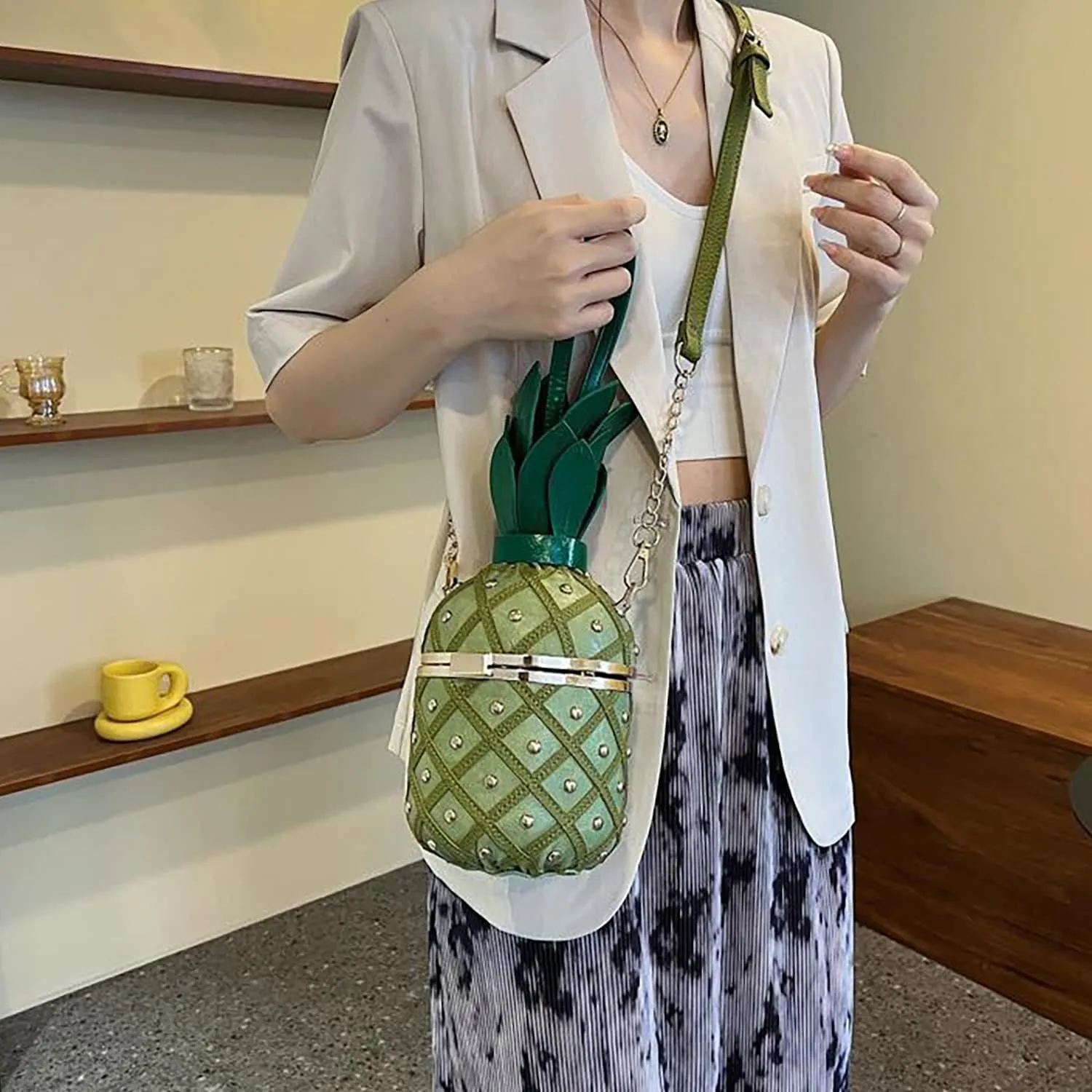 Pineapple Bucket Purse for Women,Trendy Chain Messenger Crossbody Bag with Rivet， Tropical Hawaiian Shoulder Handbag