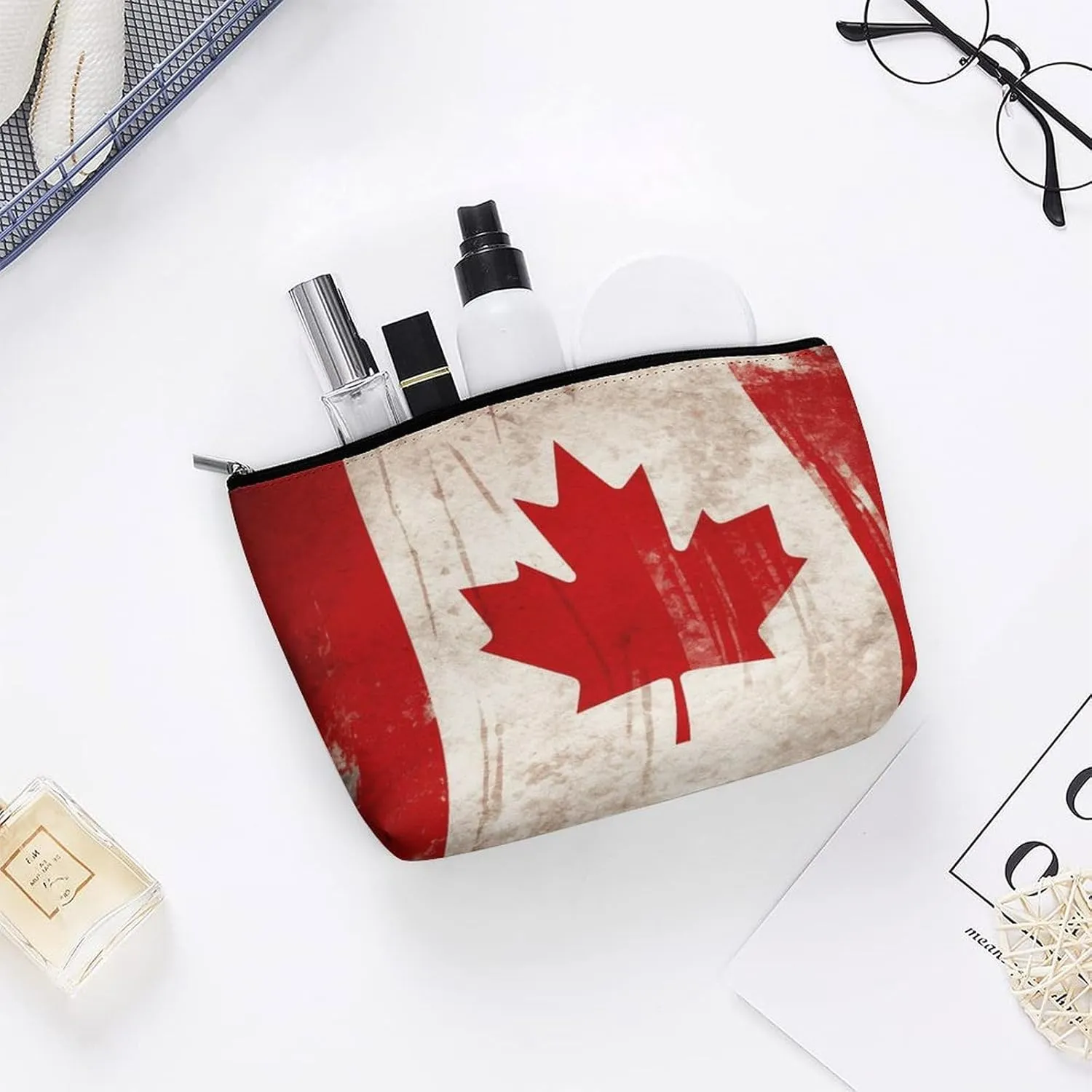 Portable Small Cosmetic Bag Cute Travel Makeup Bag Retro Canada Flag Waterproof Toiletry Bag for Women