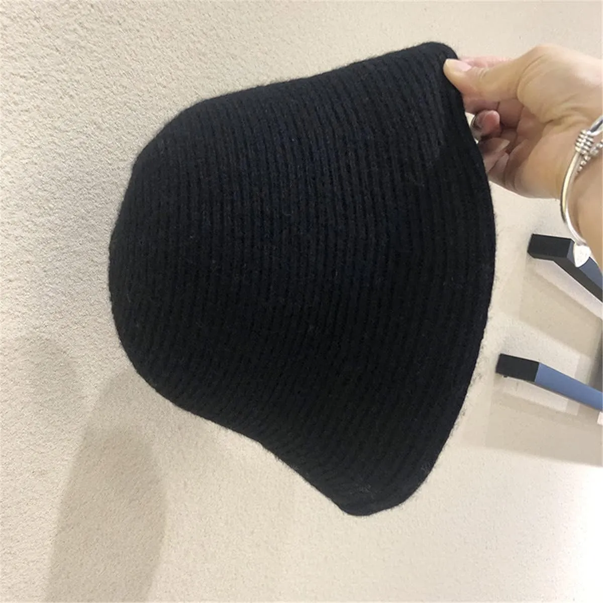 Solid Color Faux Shearling Bucket Hats for Women, Winter Bucket Hat Casual Fluffy Warm Windproof Knit Wool Fisherman Cap Nylon Basin Hat Soft Outdoor Fishing Cap for Womens Girls, Black