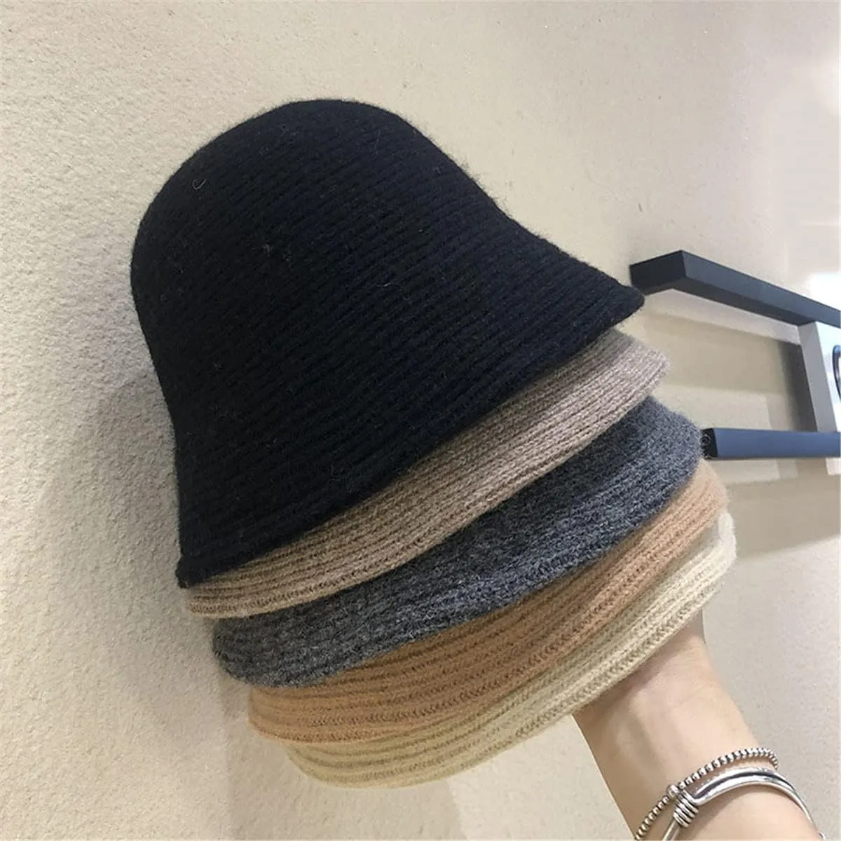 Solid Color Faux Shearling Bucket Hats for Women, Winter Bucket Hat Casual Fluffy Warm Windproof Knit Wool Fisherman Cap Nylon Basin Hat Soft Outdoor Fishing Cap for Womens Girls, Black