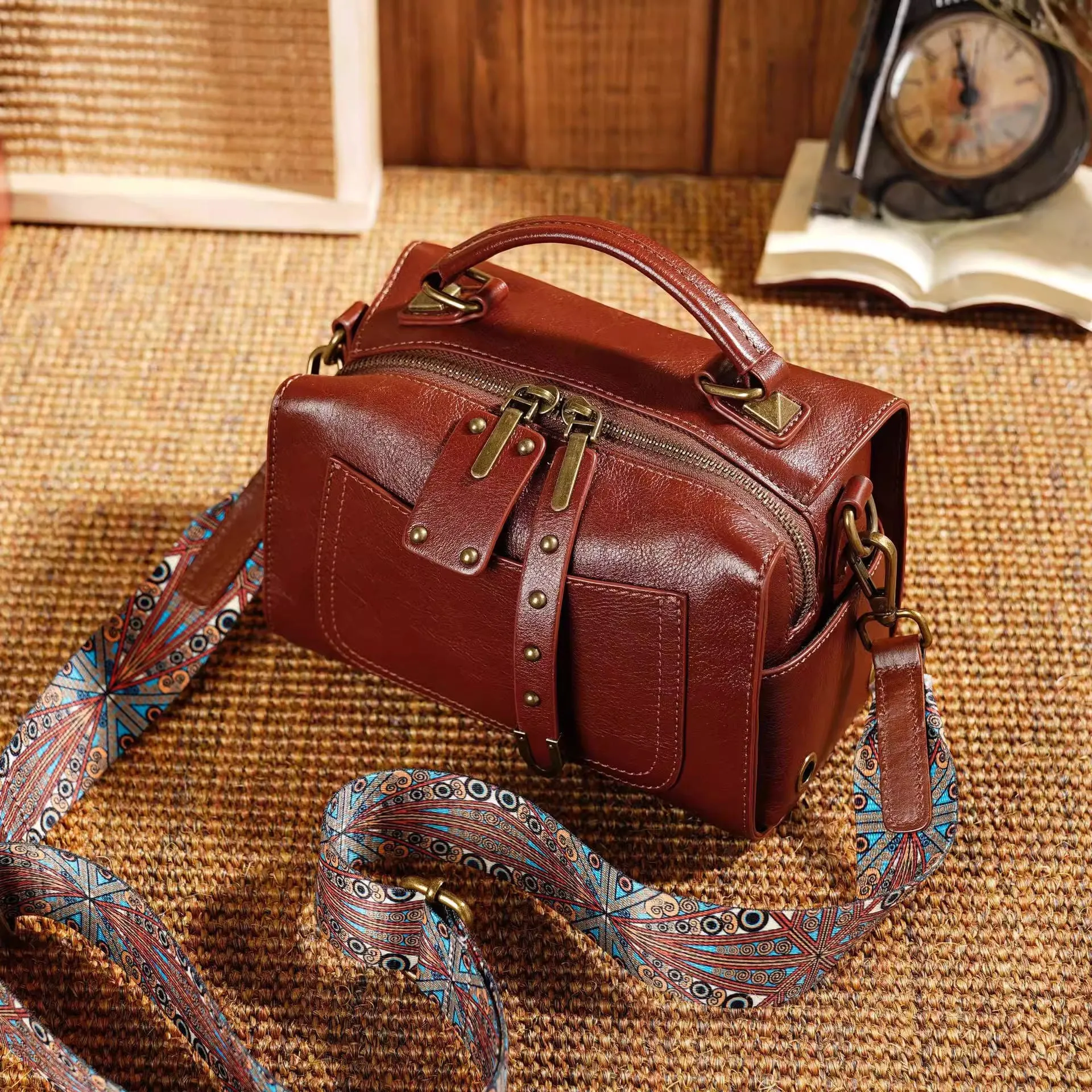 Spring and summer popular new bags, fashionable and versatile commuting bags, hand-held single shoulder crossbody pillows, trendy bags