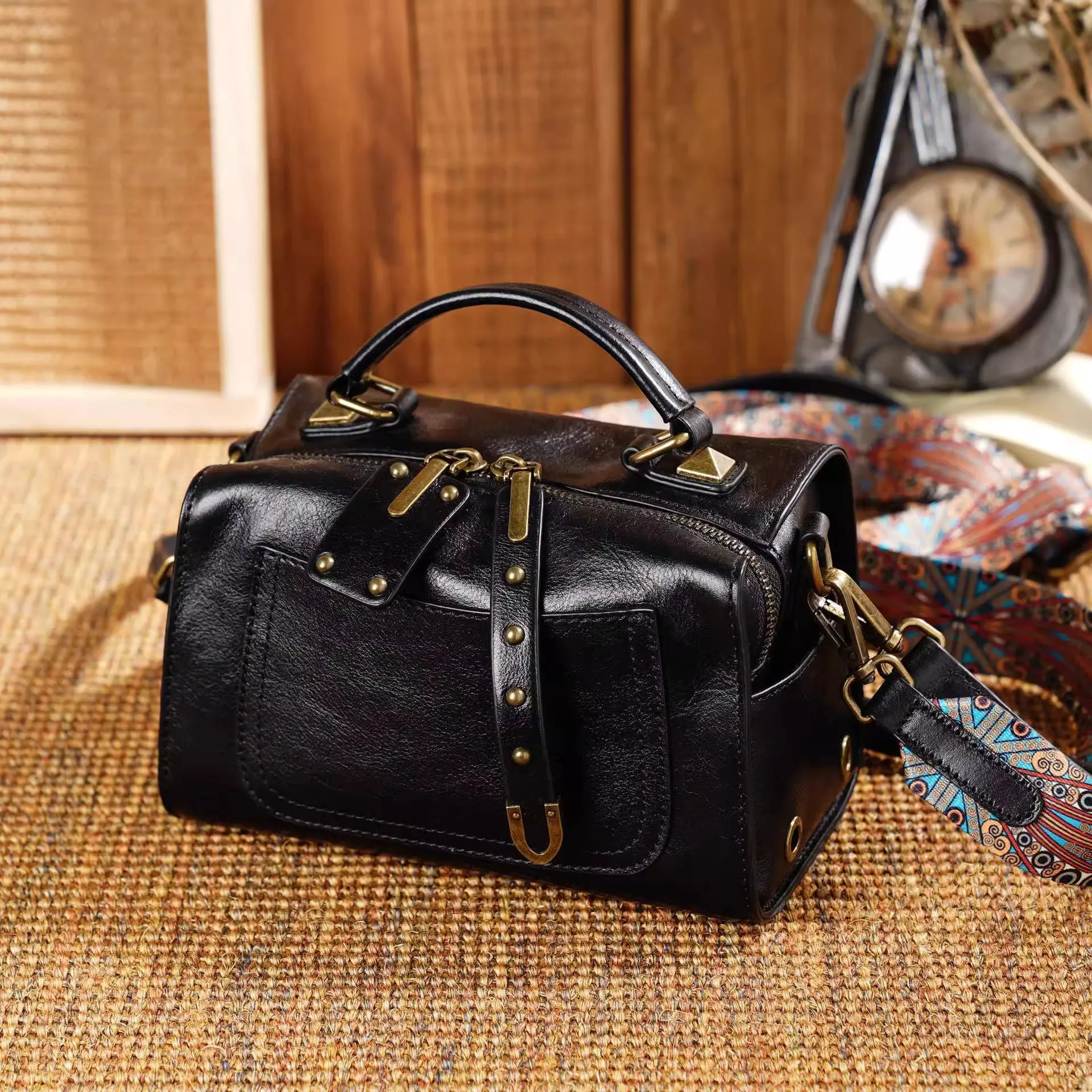 Spring and summer popular new bags, fashionable and versatile commuting bags, hand-held single shoulder crossbody pillows, trendy bags