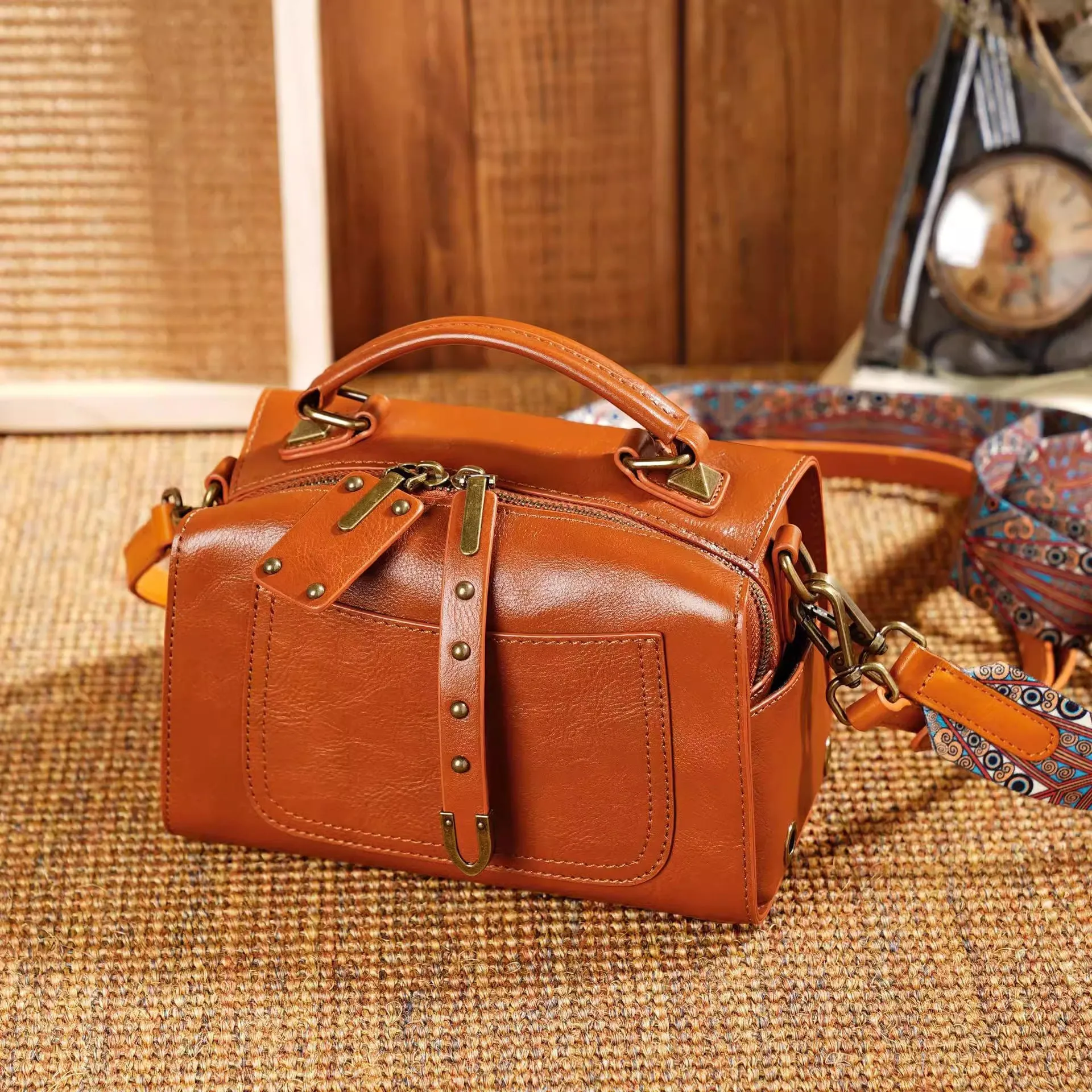 Spring and summer popular new bags, fashionable and versatile commuting bags, hand-held single shoulder crossbody pillows, trendy bags