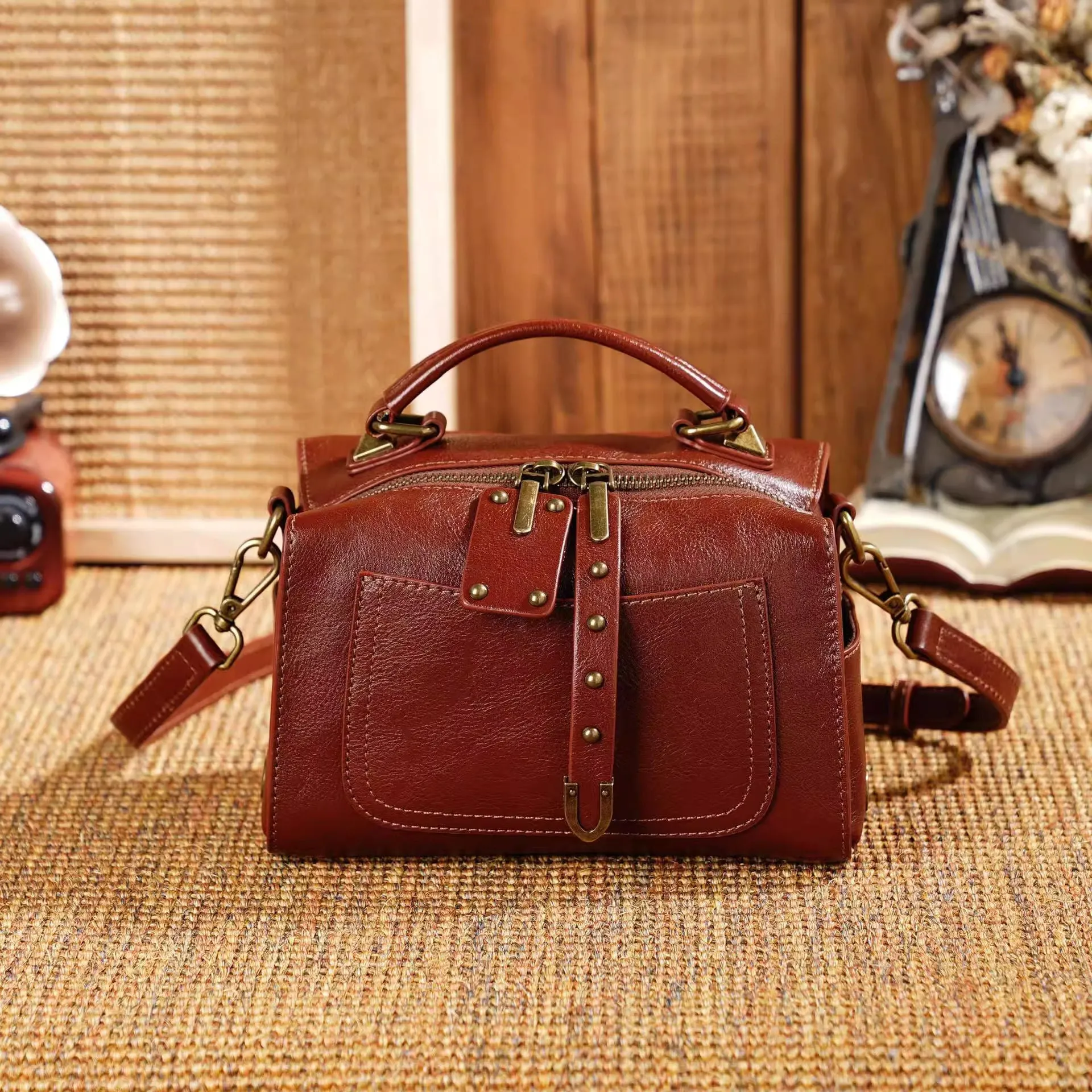 Spring and summer popular new bags, fashionable and versatile commuting bags, hand-held single shoulder crossbody pillows, trendy bags
