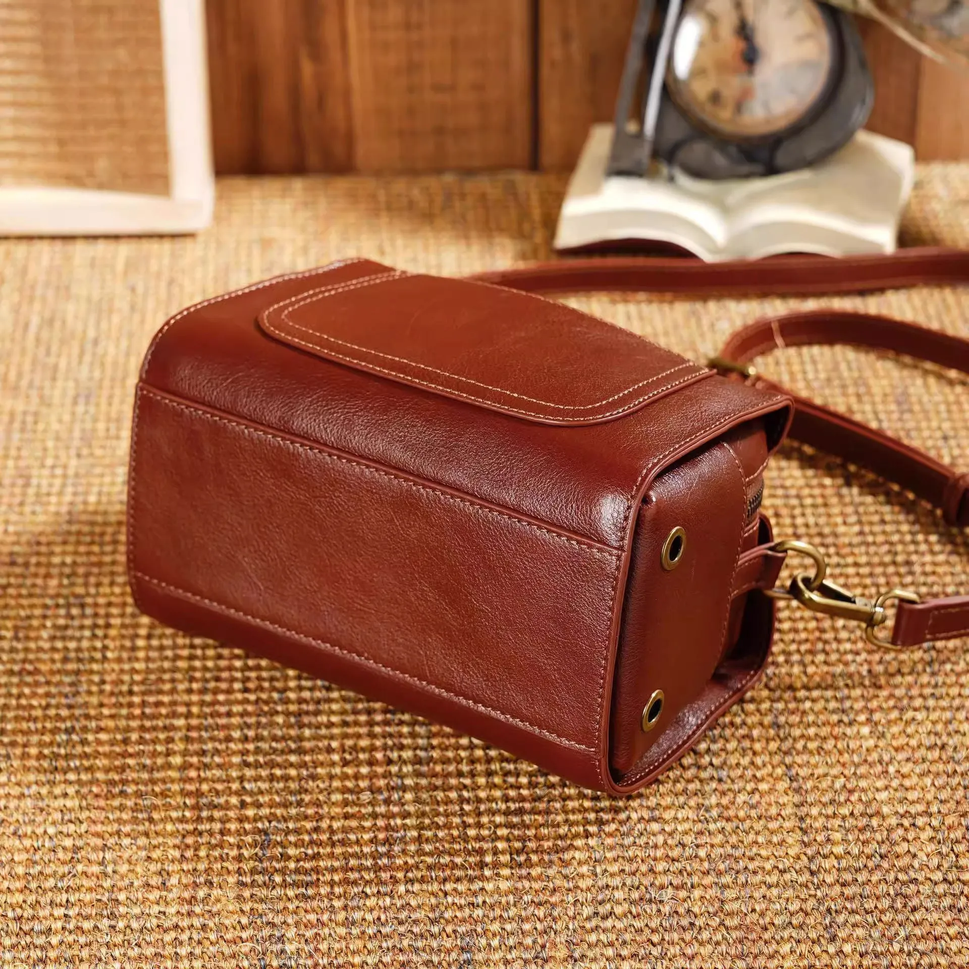 Spring and summer popular new bags, fashionable and versatile commuting bags, hand-held single shoulder crossbody pillows, trendy bags