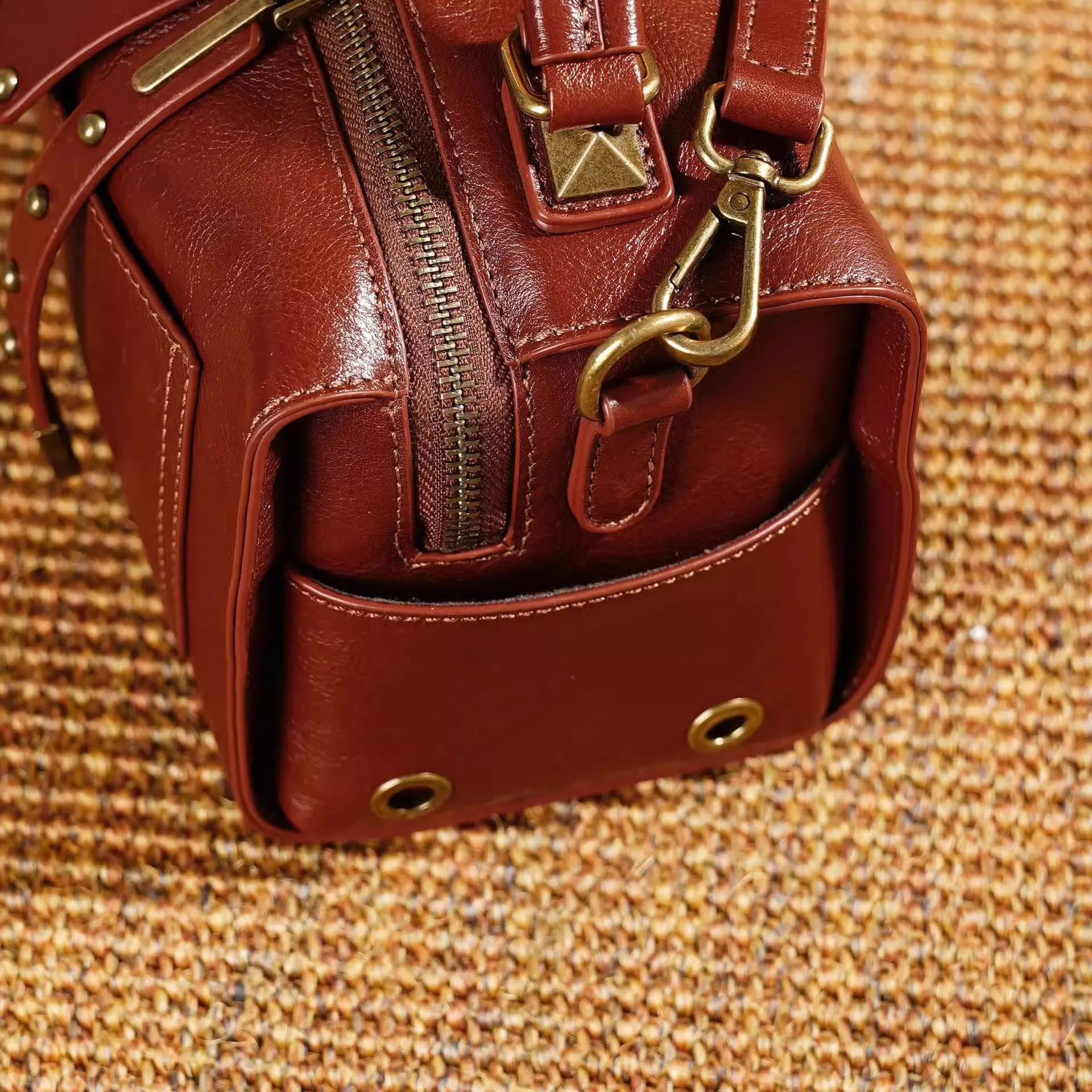 Spring and summer popular new bags, fashionable and versatile commuting bags, hand-held single shoulder crossbody pillows, trendy bags