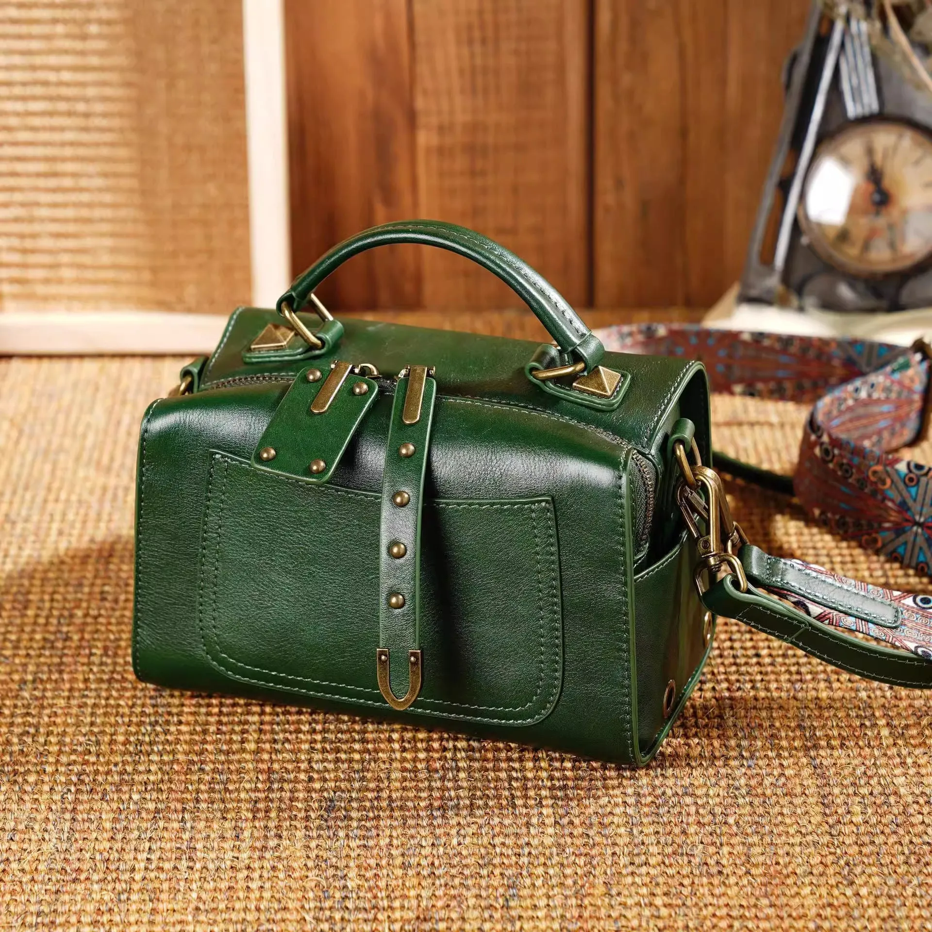 Spring and summer popular new bags, fashionable and versatile commuting bags, hand-held single shoulder crossbody pillows, trendy bags