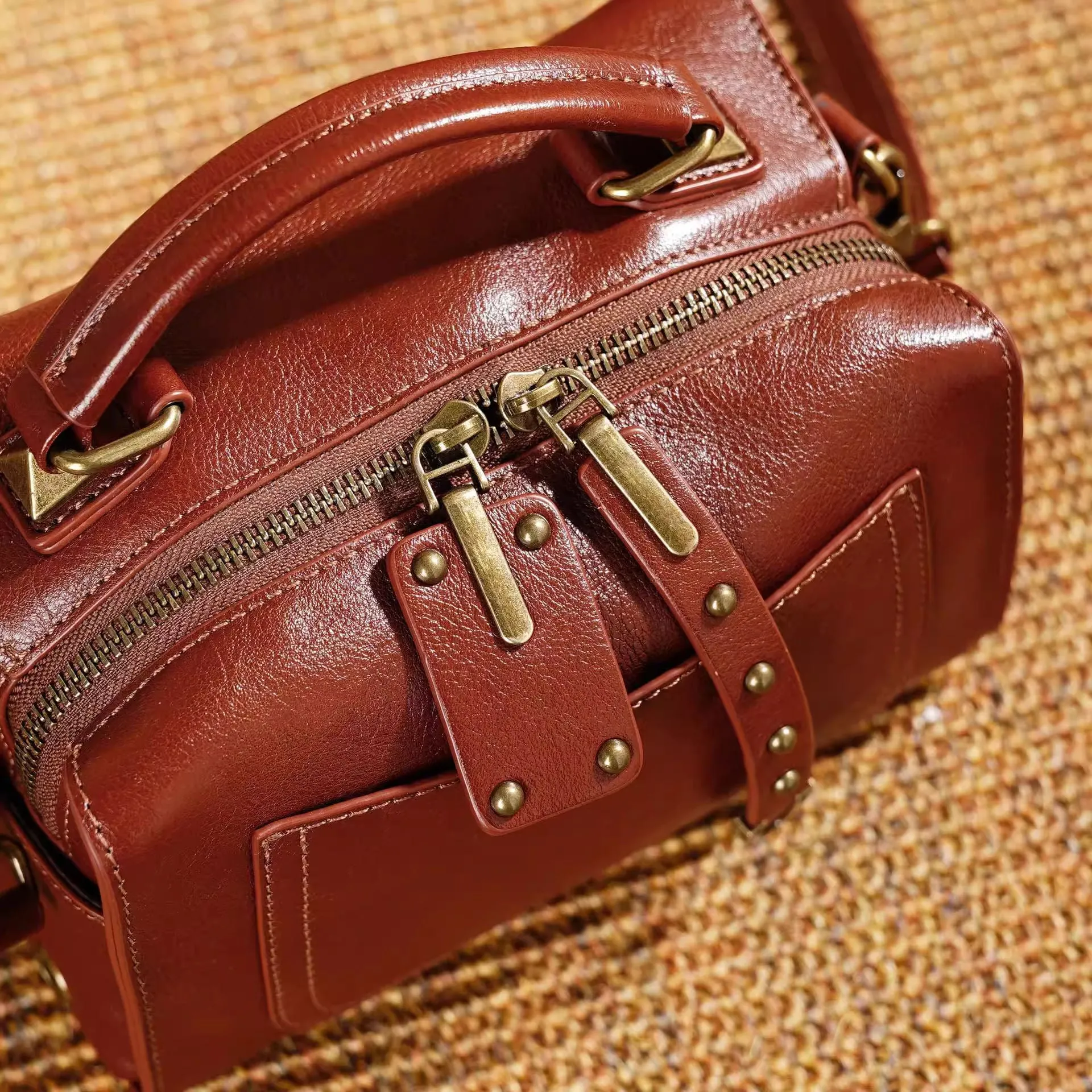 Spring and summer popular new bags, fashionable and versatile commuting bags, hand-held single shoulder crossbody pillows, trendy bags