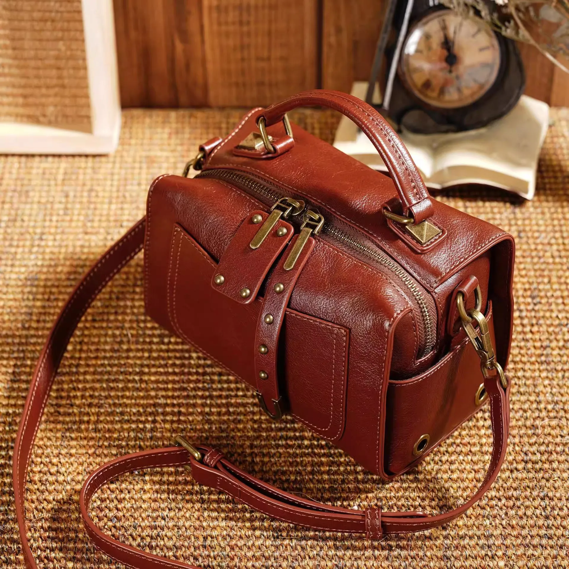 Spring and summer popular new bags, fashionable and versatile commuting bags, hand-held single shoulder crossbody pillows, trendy bags
