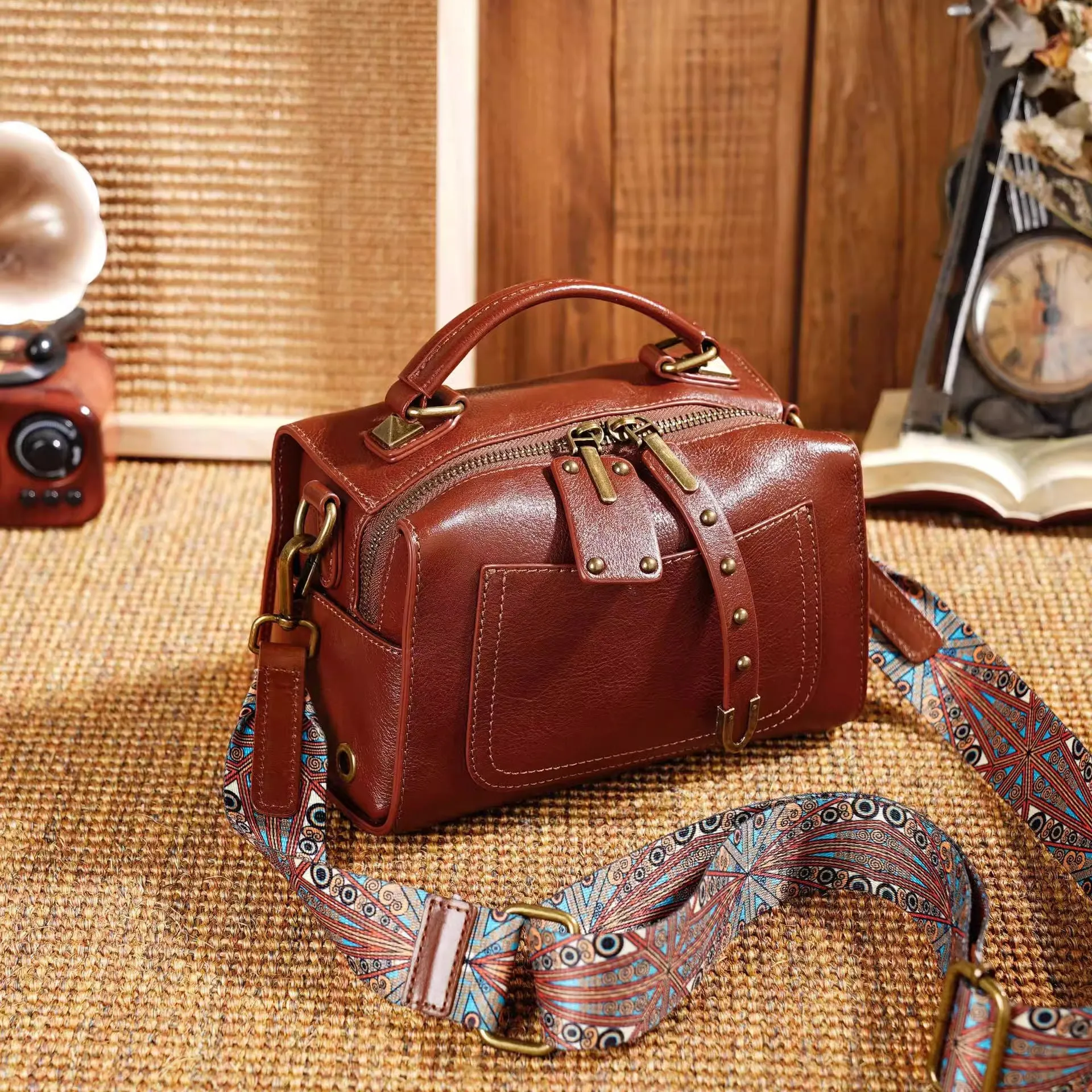 Spring and summer popular new bags, fashionable and versatile commuting bags, hand-held single shoulder crossbody pillows, trendy bags