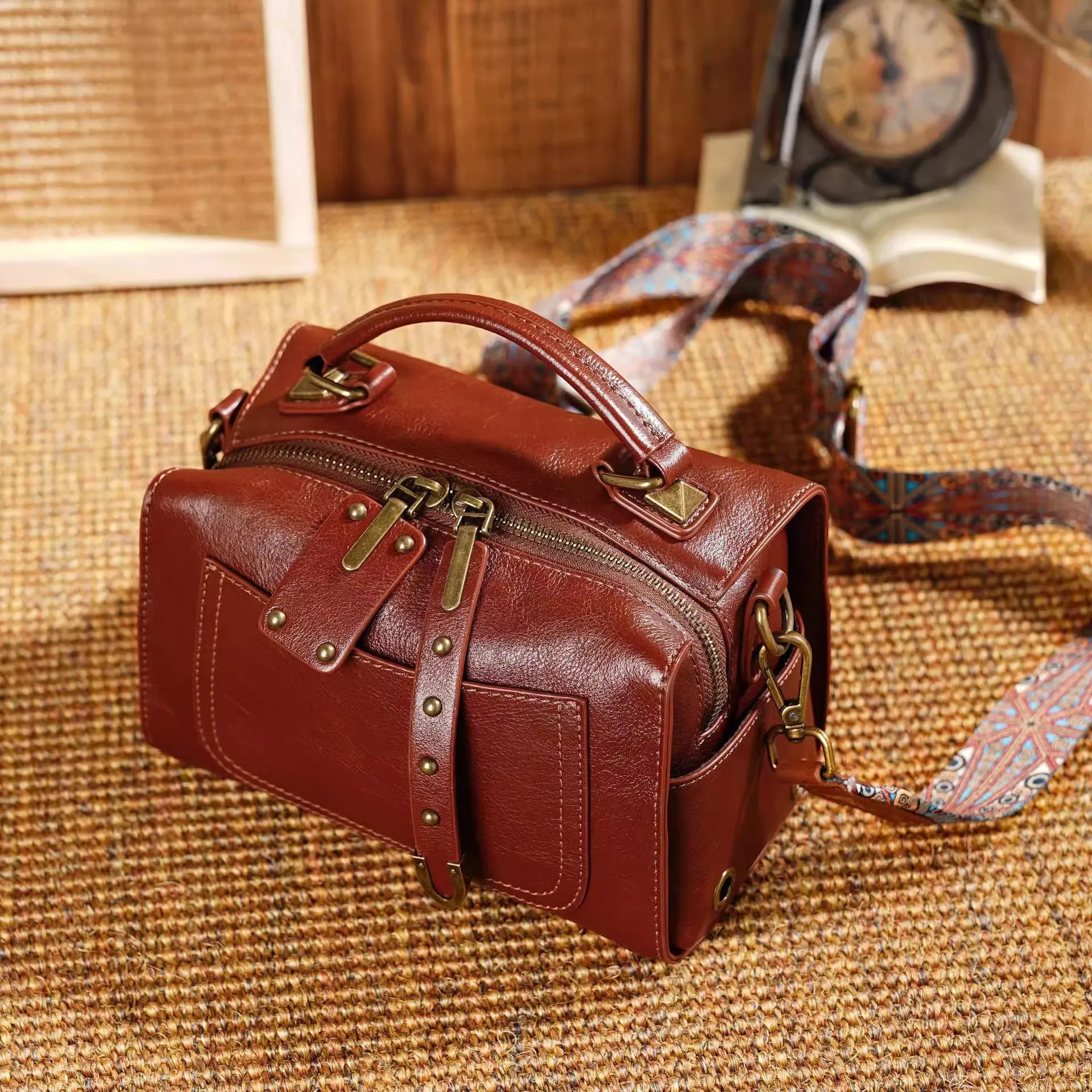Spring and summer popular new bags, fashionable and versatile commuting bags, hand-held single shoulder crossbody pillows, trendy bags