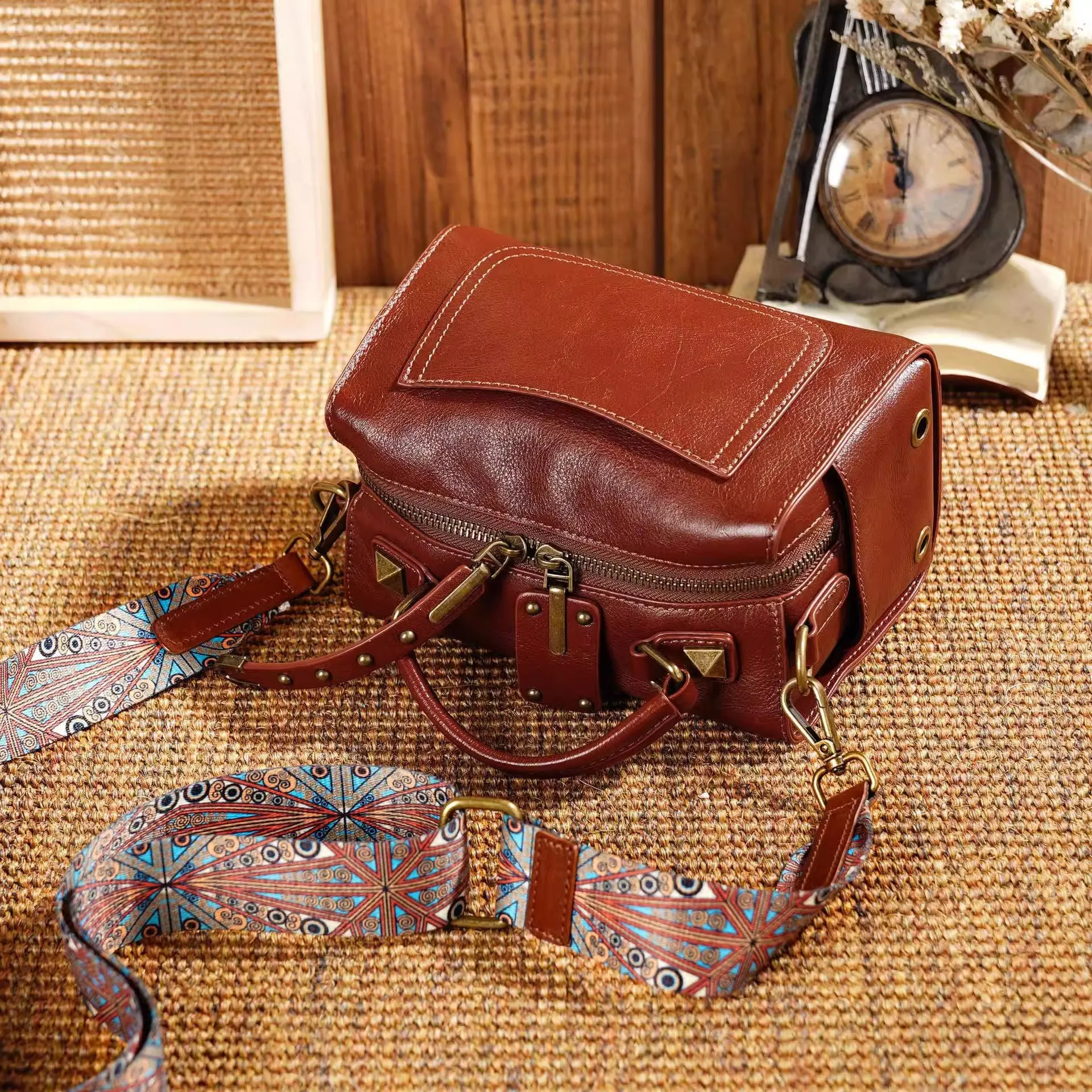 Spring and summer popular new bags, fashionable and versatile commuting bags, hand-held single shoulder crossbody pillows, trendy bags