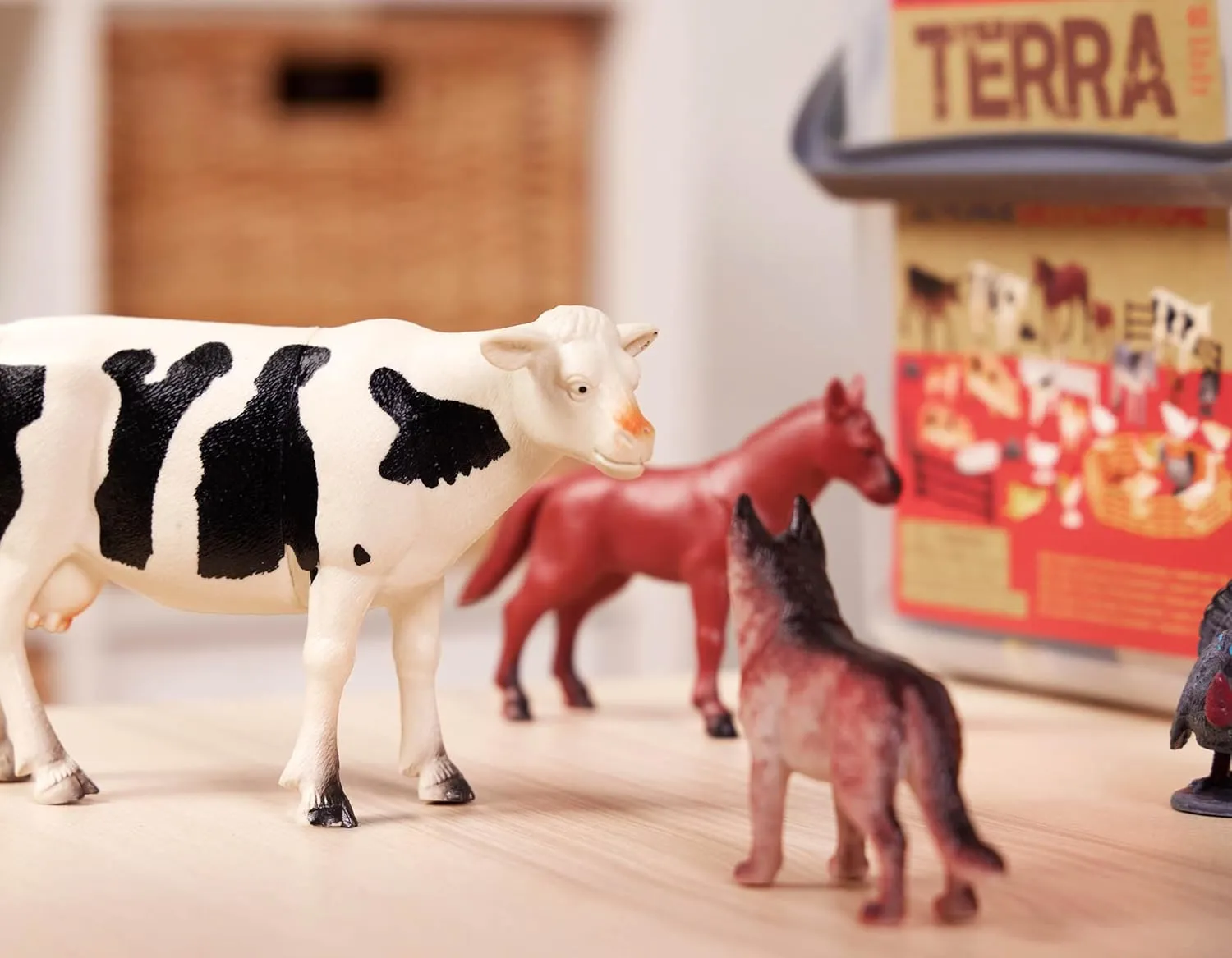 Terra by Battat – Farm Animal Figurines & Accessories – 60Pc Toy Animal Bucket For Kids – Farm Animal Toys – Cows, Pigs, Horses, Cats & More – 3 Years   – Country World