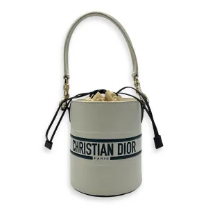 Vibe Bucket Bag White in Calfskin, Gold hardware