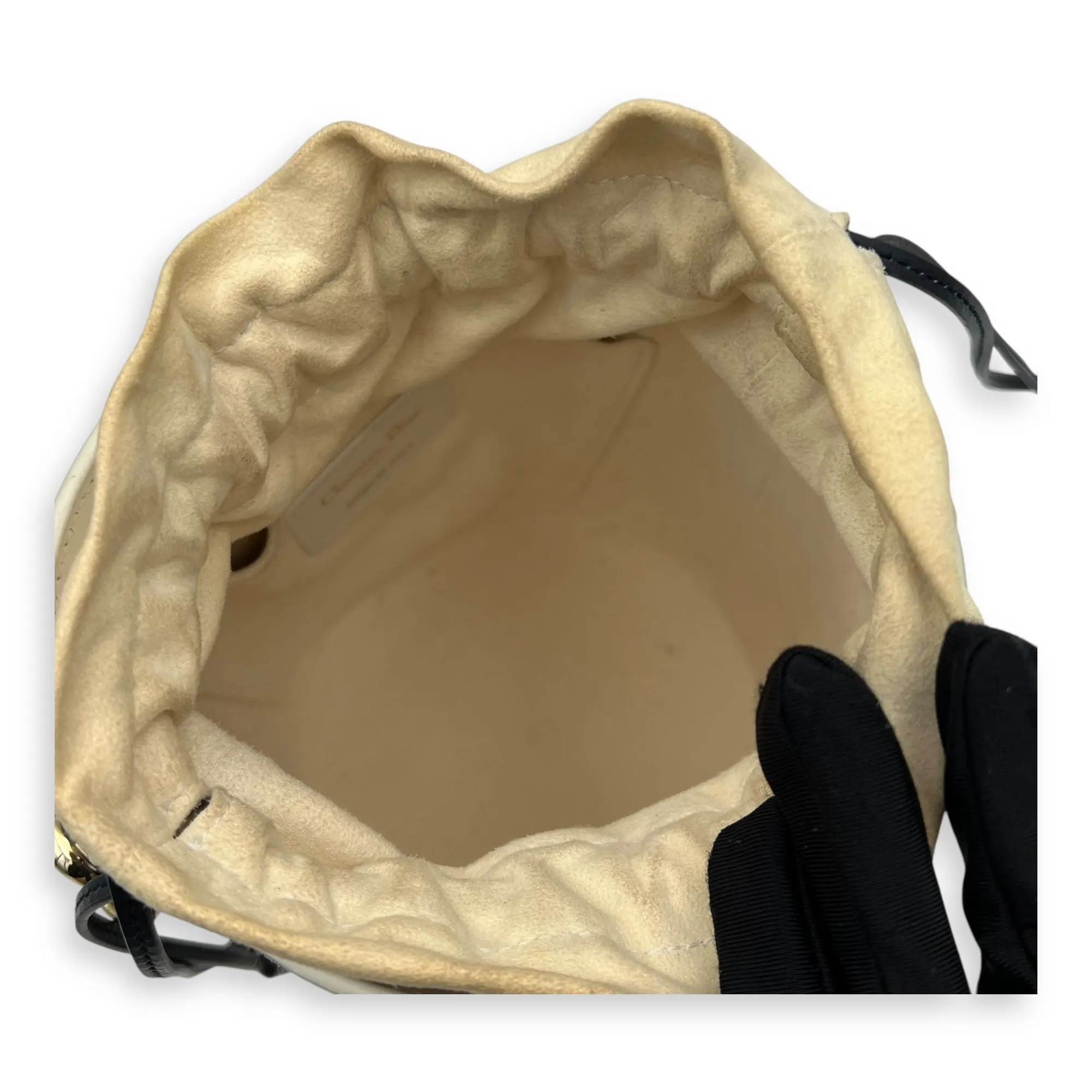 Vibe Bucket Bag White in Calfskin, Gold hardware