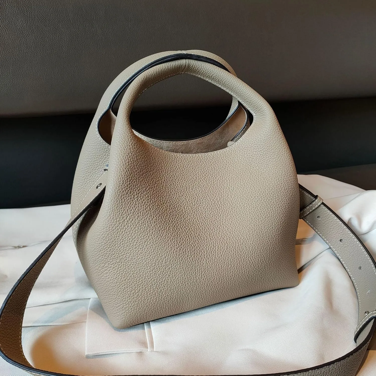 Women's Leather Commuting Bucket Bag Color-blocking Handbag Cowhide Basket Shoulder Crossbody Bag Top Handle Versatile