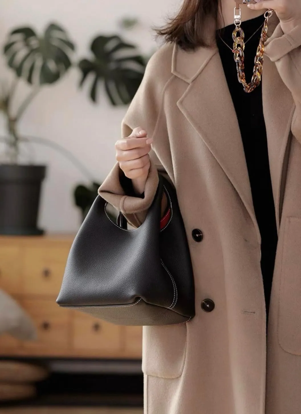 Women's Leather Commuting Bucket Bag Color-blocking Handbag Cowhide Basket Shoulder Crossbody Bag Top Handle Versatile