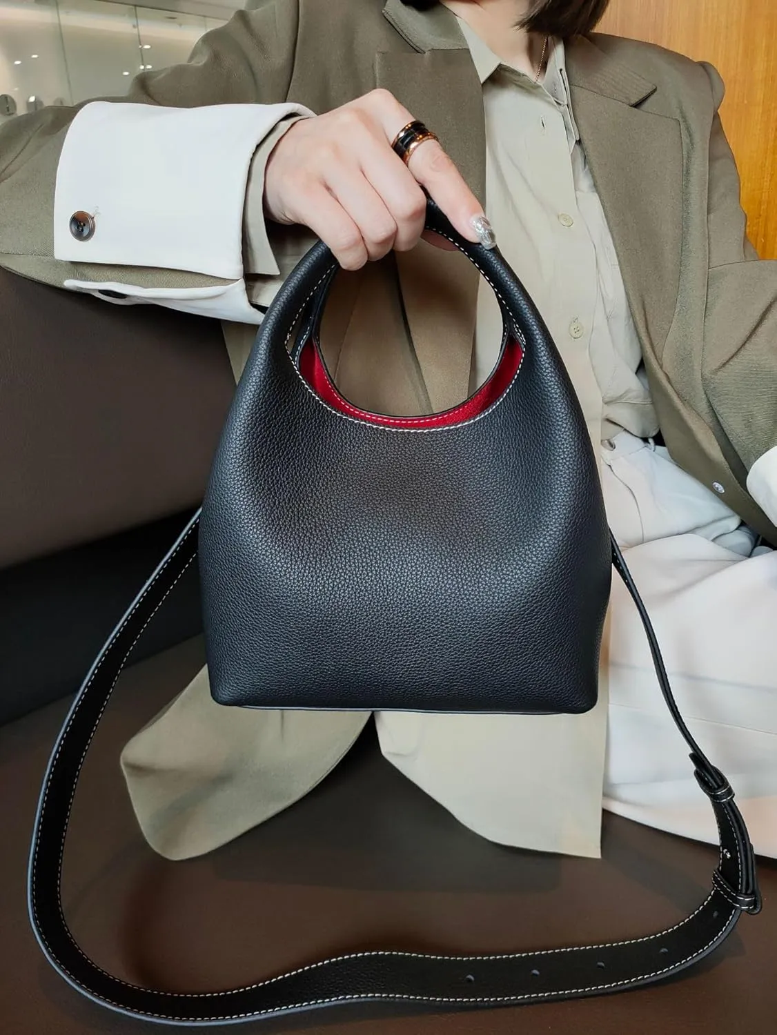 Women's Leather Commuting Bucket Bag Color-blocking Handbag Cowhide Basket Shoulder Crossbody Bag Top Handle Versatile