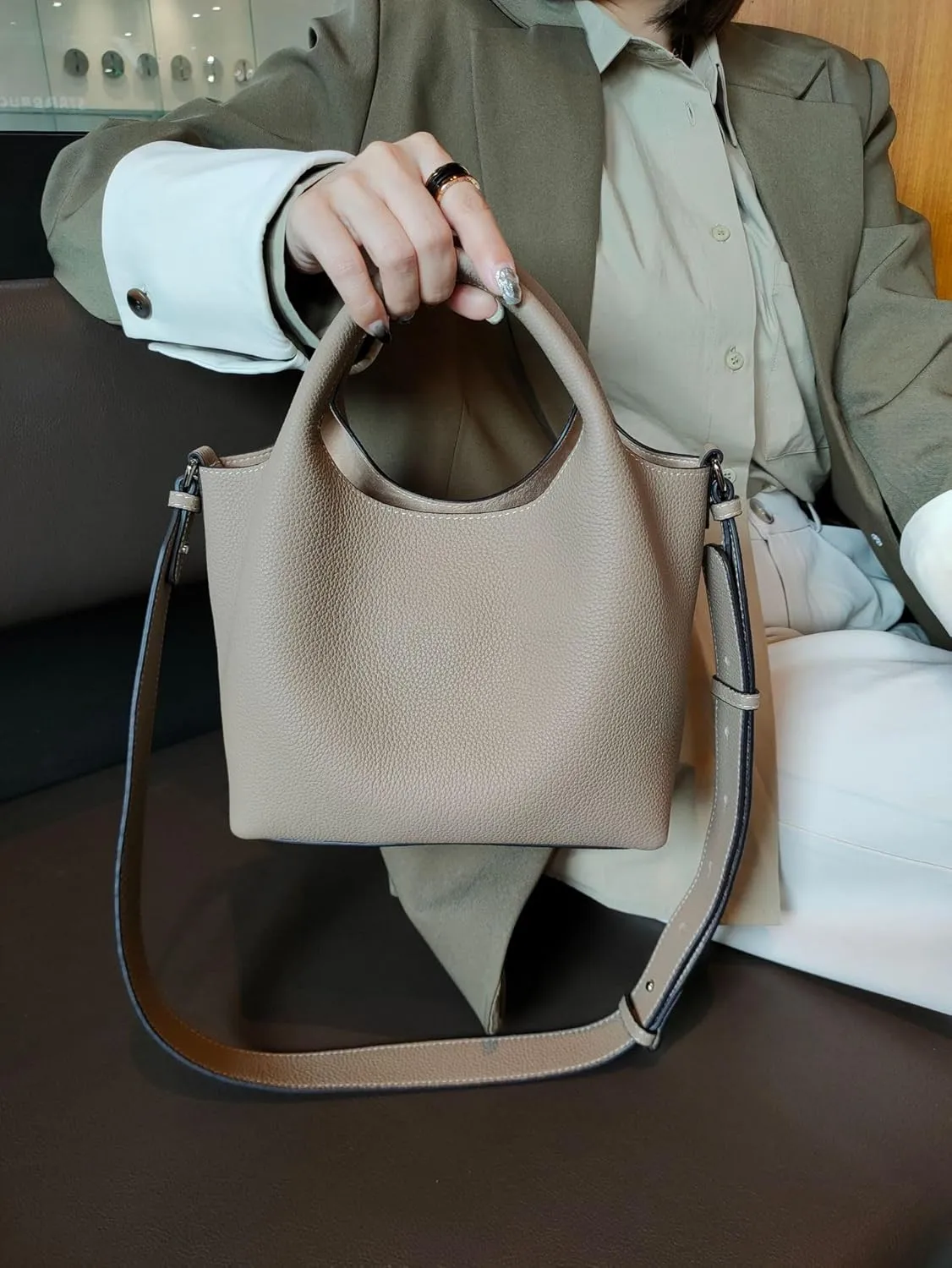 Women's Leather Commuting Bucket Bag Color-blocking Handbag Cowhide Basket Shoulder Crossbody Bag Top Handle Versatile